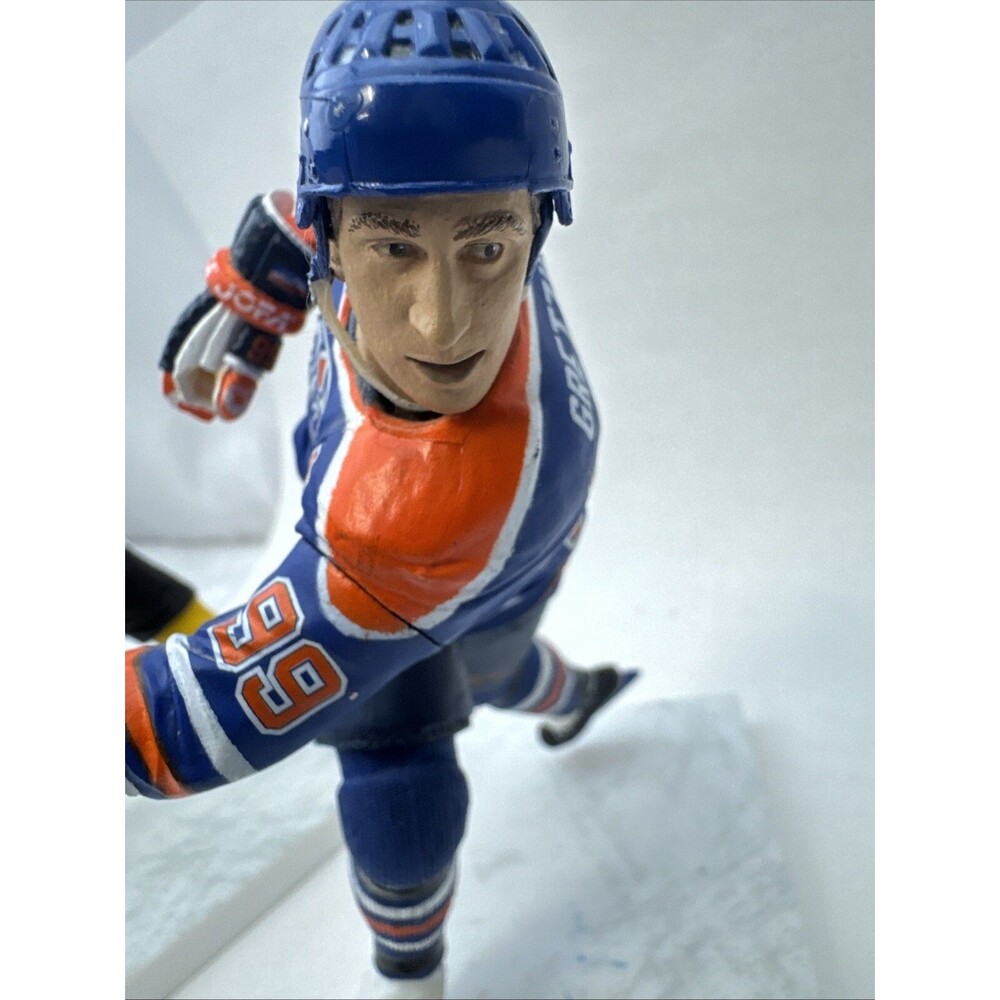 2004 NHL  McFarlane Legends Loose Bruins-Oilers  Phill Esposito & Wayne Gretzky - Picture 6 of 9